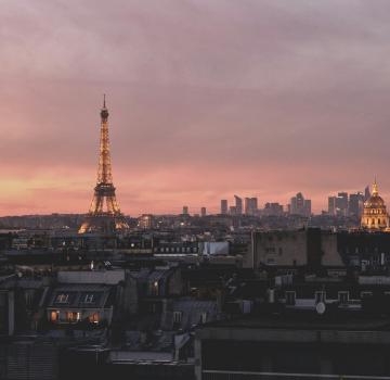 Dandy Lifestyle: Elegance and Lifestyle Around the Eiffel Tower